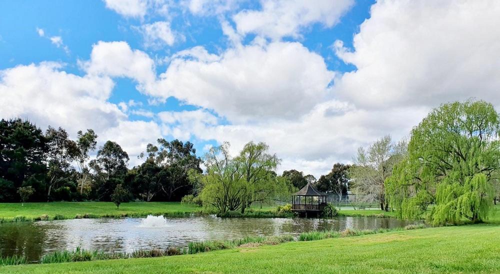 Briars Country Lodge Bowral Exterior photo