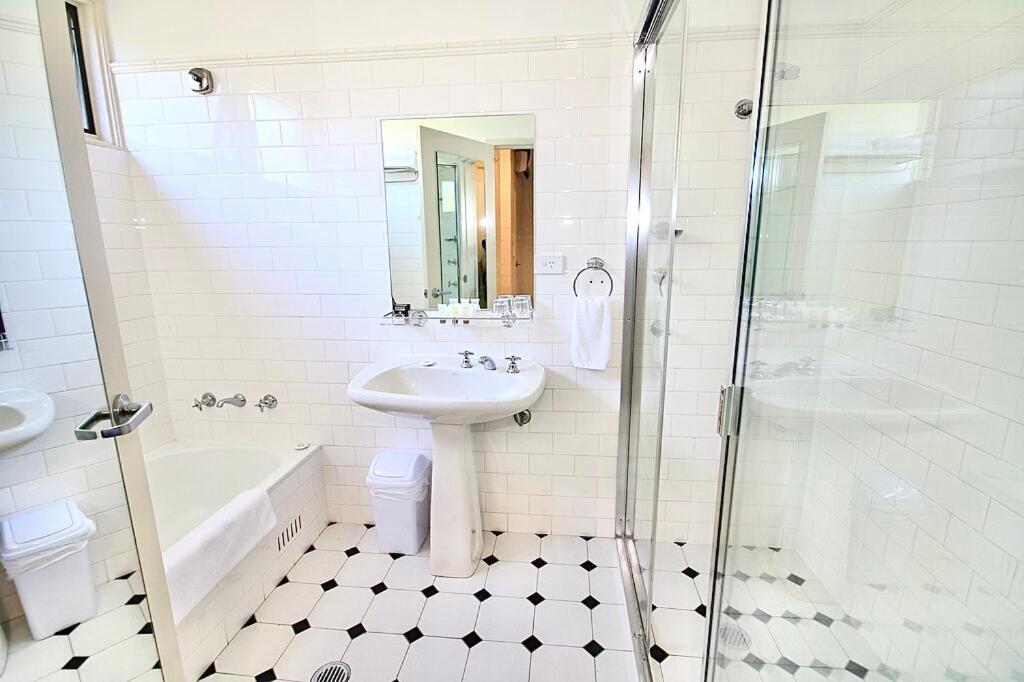 Briars Country Lodge Bowral Room photo